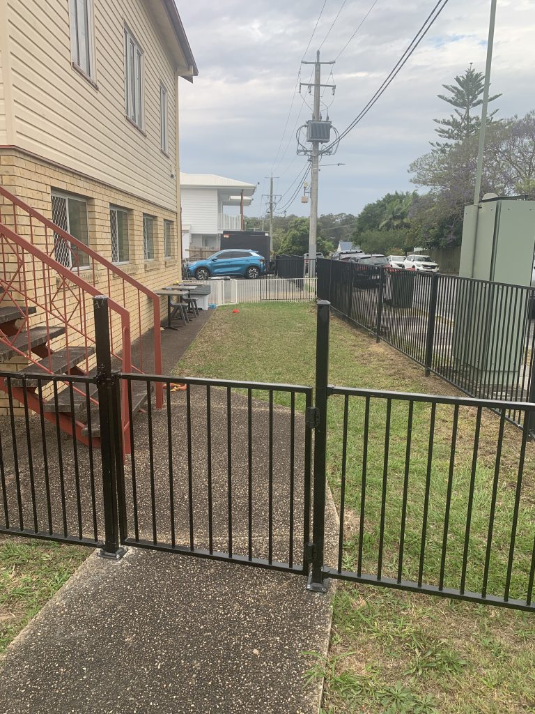 Side outdoor space to hire